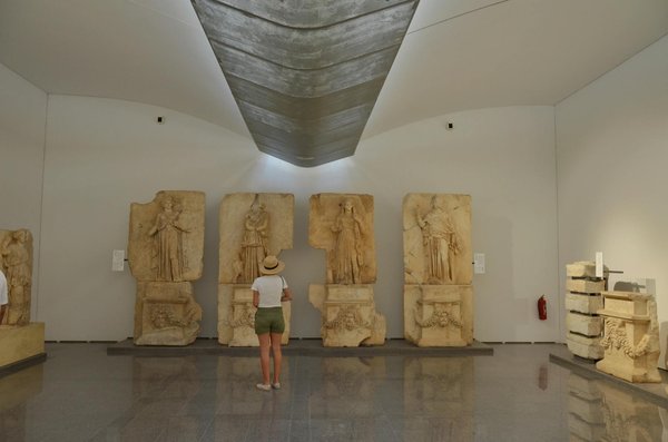 Contrastes Sociaux : Une Exploration des Modes de Vie entre Richesse et Précarité